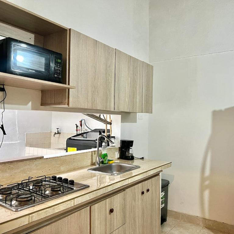 Casa Tradicional Remodelada en Envigado con Patio - Apartamento - 10