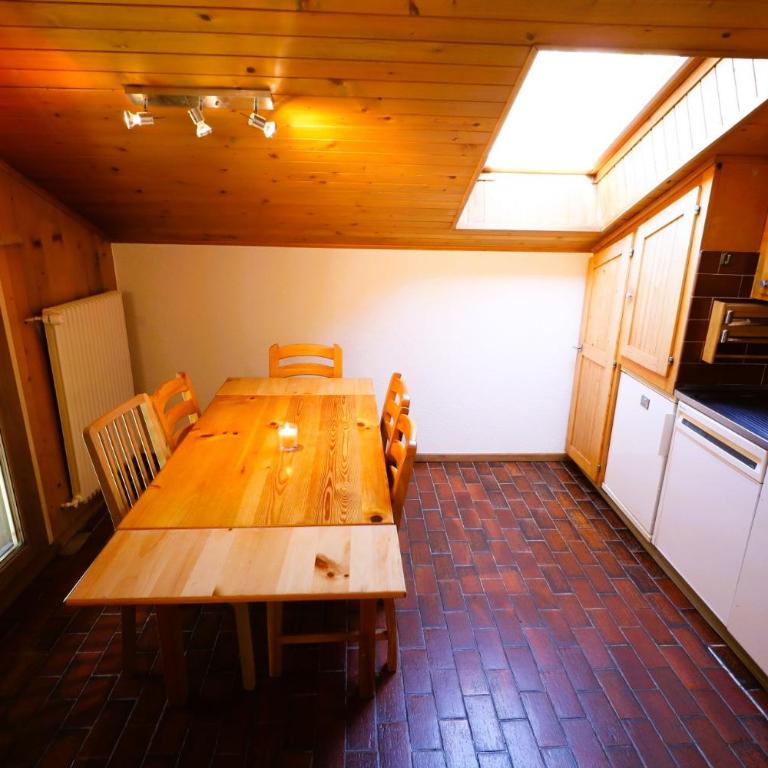 Le Chamois 35 - Appartement 6 personnes Evolene - Three-Bedroom Apartment with Balcony - 6