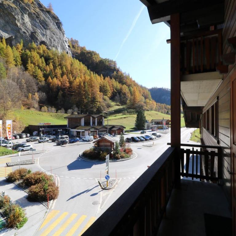 Le Chamois 35 - Appartement 6 personnes Evolene - Three-Bedroom Apartment with Balcony - 11