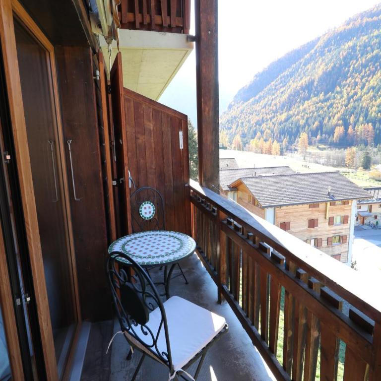 Le Chamois 35 - Appartement 6 personnes Evolene - Three-Bedroom Apartment with Balcony - 14