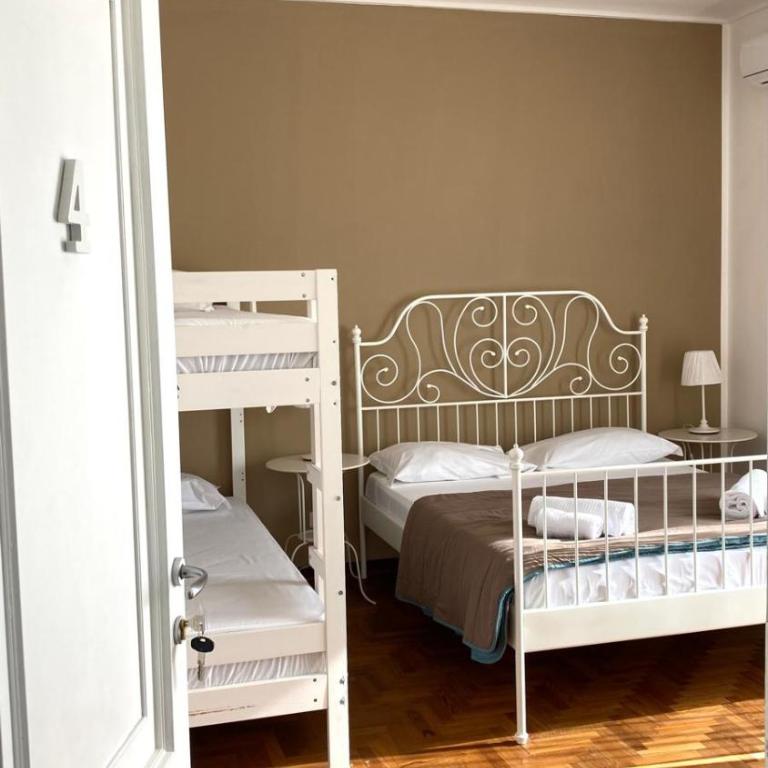 A I R Sorrento House - Camera Quadrupla Economy con Bagno in Comune - 20
