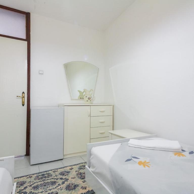 Rooms Molabeciri - Dvokrevetna Soba sa Zasebnim Krevetima i Zajedničkim Kupatilom - 8