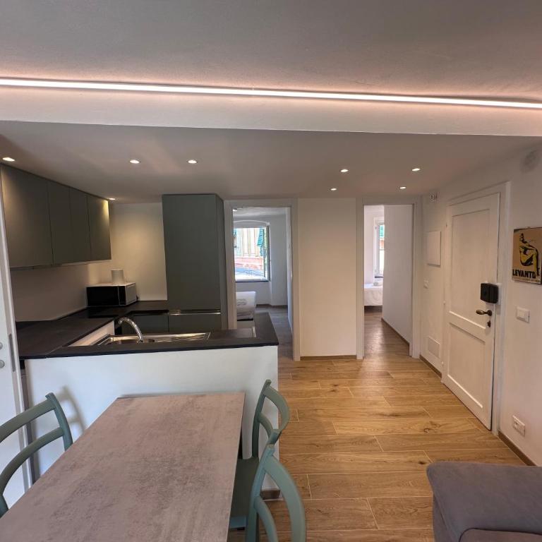 Kiwi home in the historic center with a small terrace - Appartamento con 2 Camere da Letto - 1
