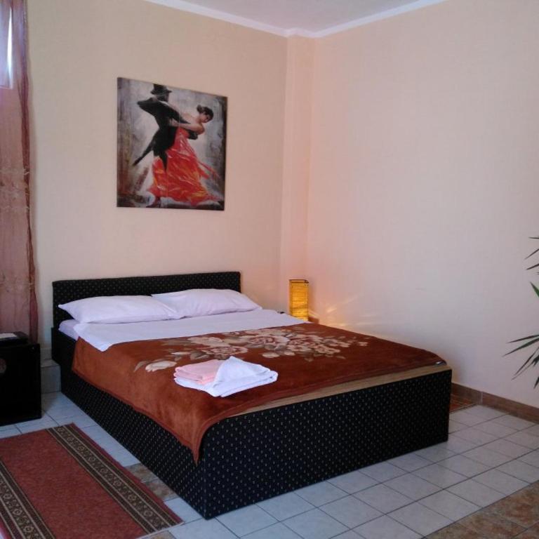 Prenociste Ruza - Eight-Bedroom House - 8