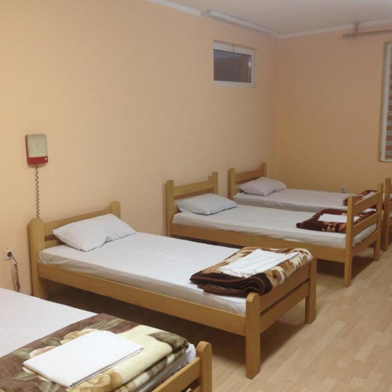 Prenociste Ruza - Eight-Bedroom House - 11