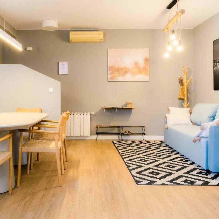 Ático Alfonso | Amplio Céntrico Renovado | 10 Pax - Apartamento de 2 dormitorios - 42