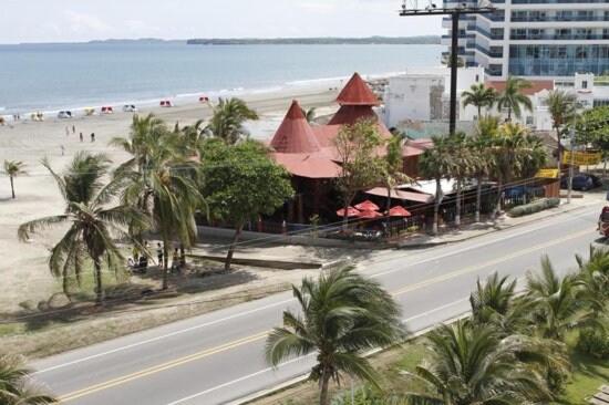 Apartment near the beach and airport - Three-Bedroom Apartment - 16