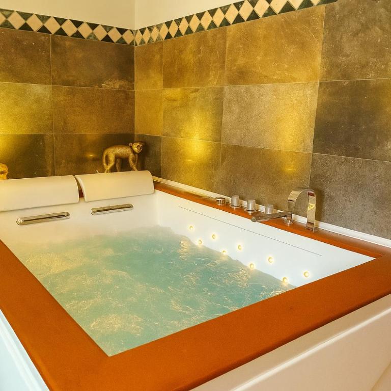 Las Cicas - King Room with Spa Bath - 12