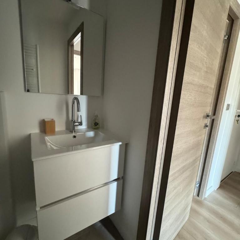 14484 deux pièces élégant et central - Appartement - 8