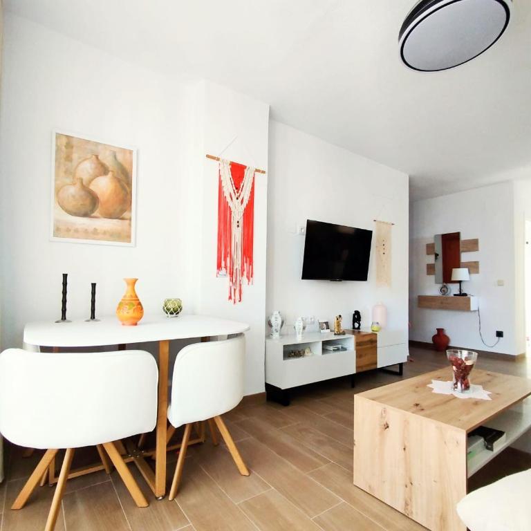 Apartamento "Casa Montes" con Piscina, Wifi y Parking Gratis! - Apartamento de 2 dormitorios con terraza y vistas al mar - 8