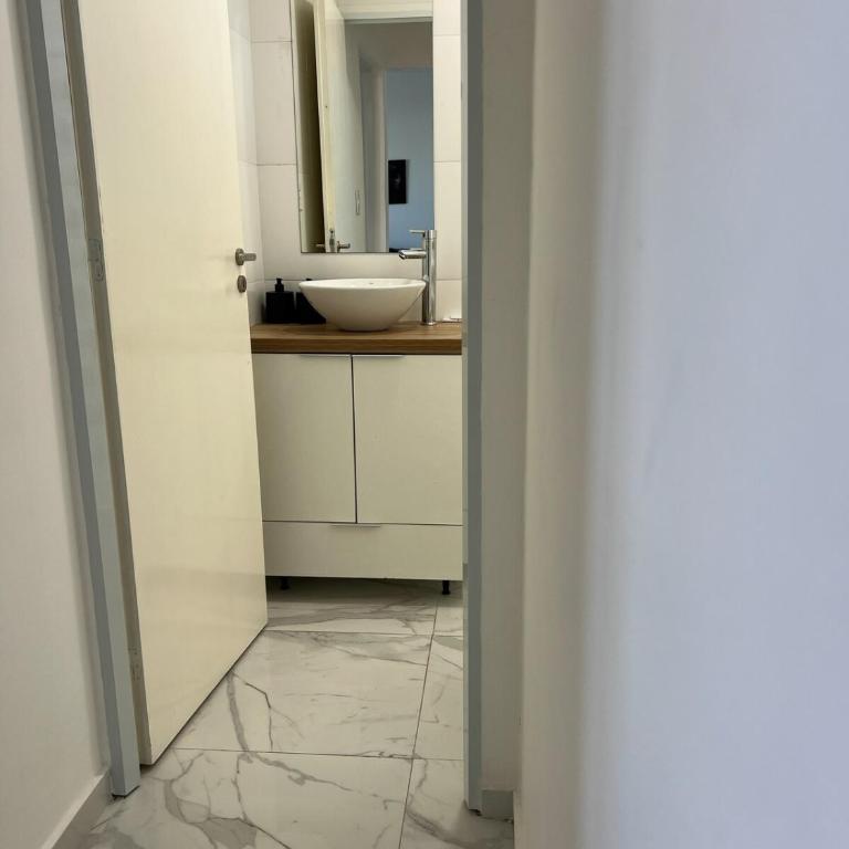 Entire apartment full equiped with balcony and city view - One-Bedroom Apartment - 7