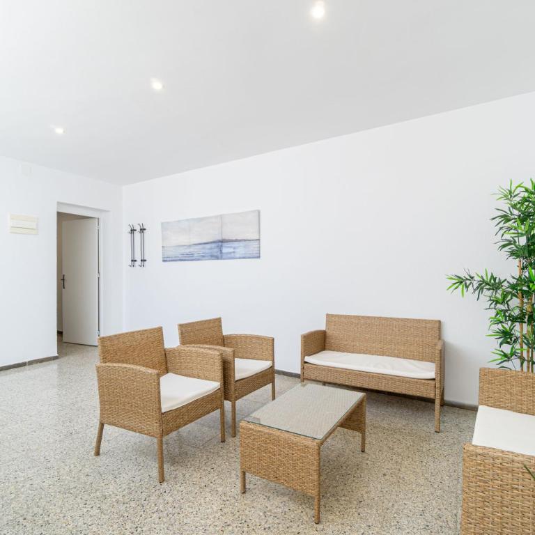 Roses Center 6 - Three-Bedroom Apartment - 6