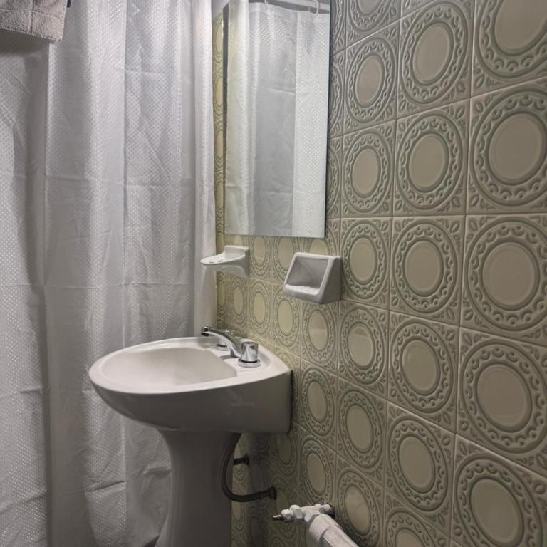 Rolando Beds - Double Room - 7