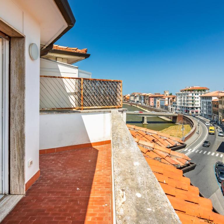 brg sx- Attico terrazza vista panoramica Lungarni Pisani - Appartamento con 3 Camere da Letto e con Vista - 43