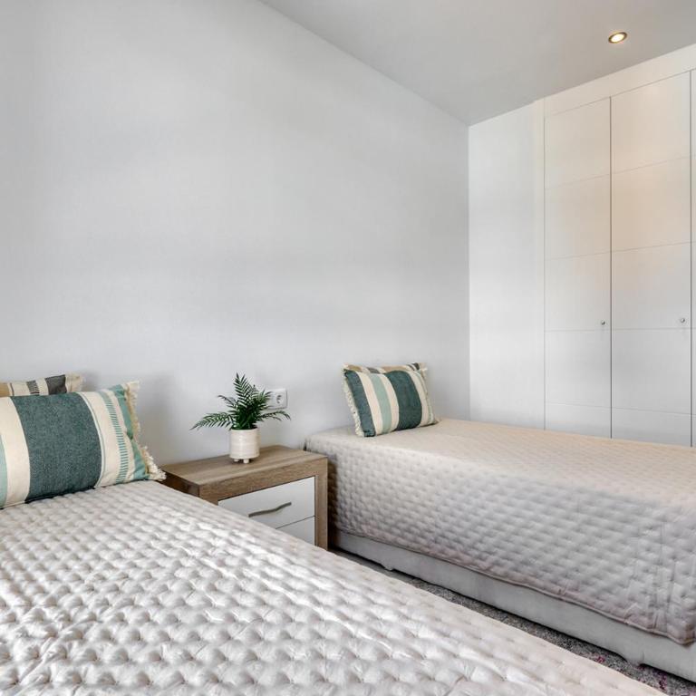 Las Mesas Modern Apartment with Pool in Estepona - Apartamento con vistas al mar - 23