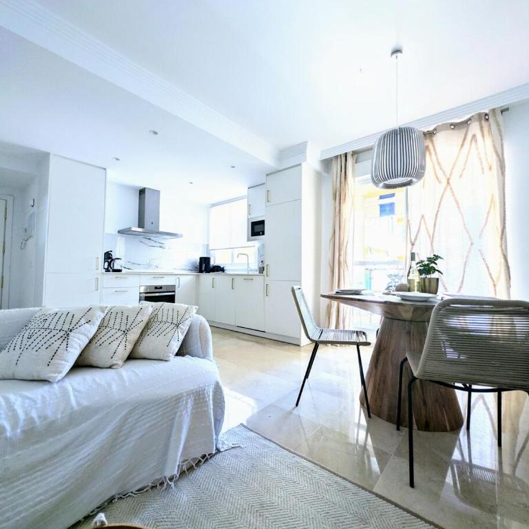Paraiso Estepona Martinez - Apartamento de 2 dormitorios con balcón y vistas al mar - 2