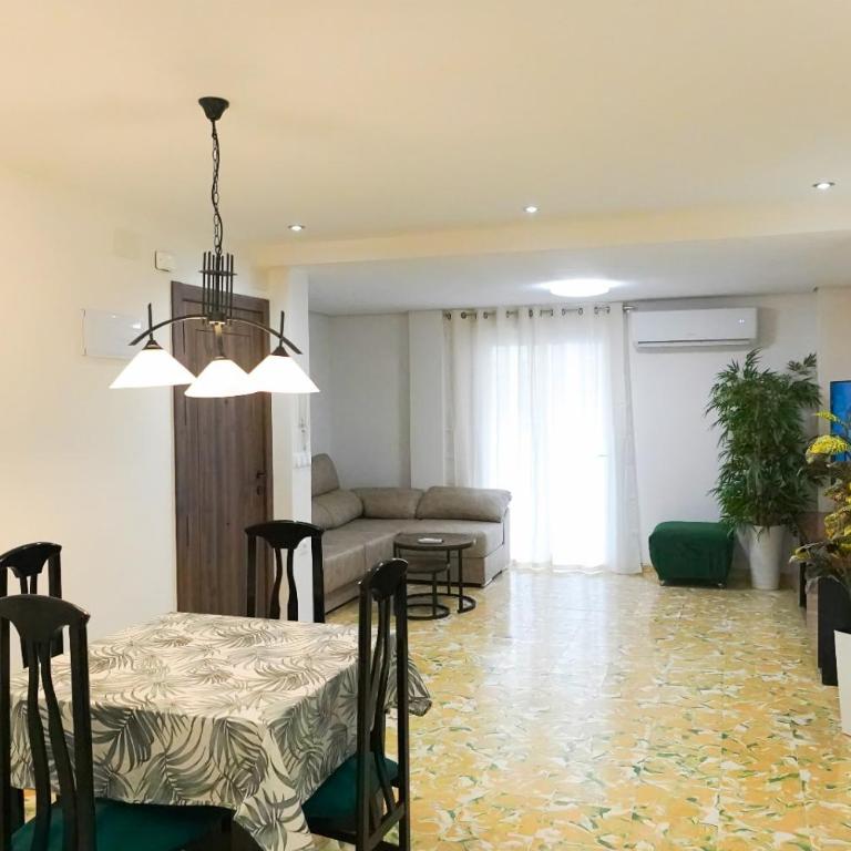 Desigual apartamento con 3 AC - Apartamento de 2 dormitorios con balcón - 7