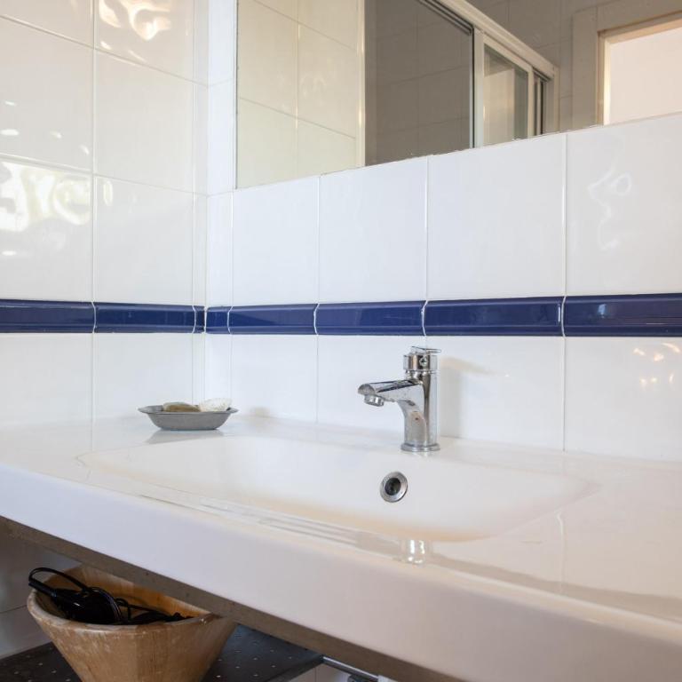 Apartamento en primera línea de playa con piscina - Two-Bedroom Apartment - 3