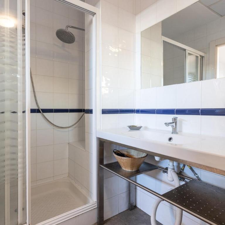 Apartamento en primera línea de playa con piscina - Two-Bedroom Apartment - 9