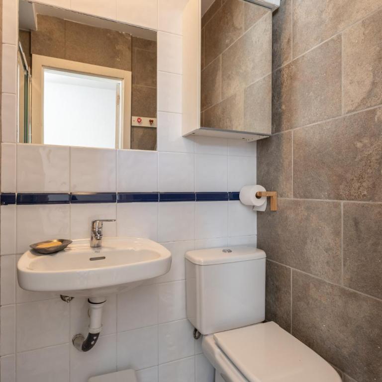 Apartamento en primera línea de playa con piscina - Two-Bedroom Apartment - 23