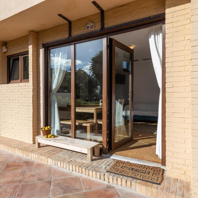 Apartamento en primera línea de playa con piscina - Two-Bedroom Apartment - 30