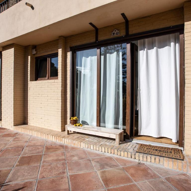 Apartamento en primera línea de playa con piscina - Two-Bedroom Apartment - 34