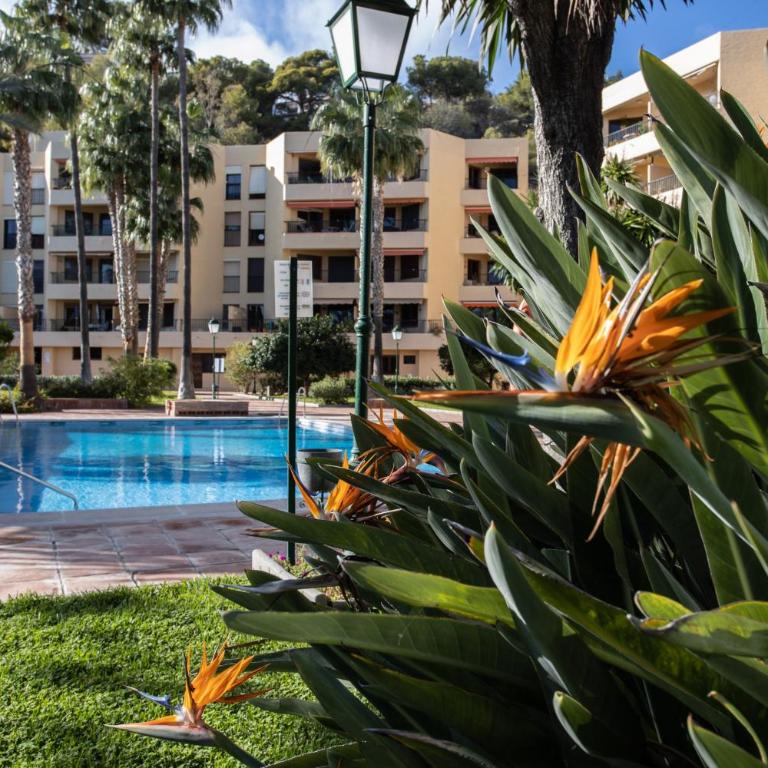 Apartamento en primera línea de playa con piscina - Two-Bedroom Apartment - 32