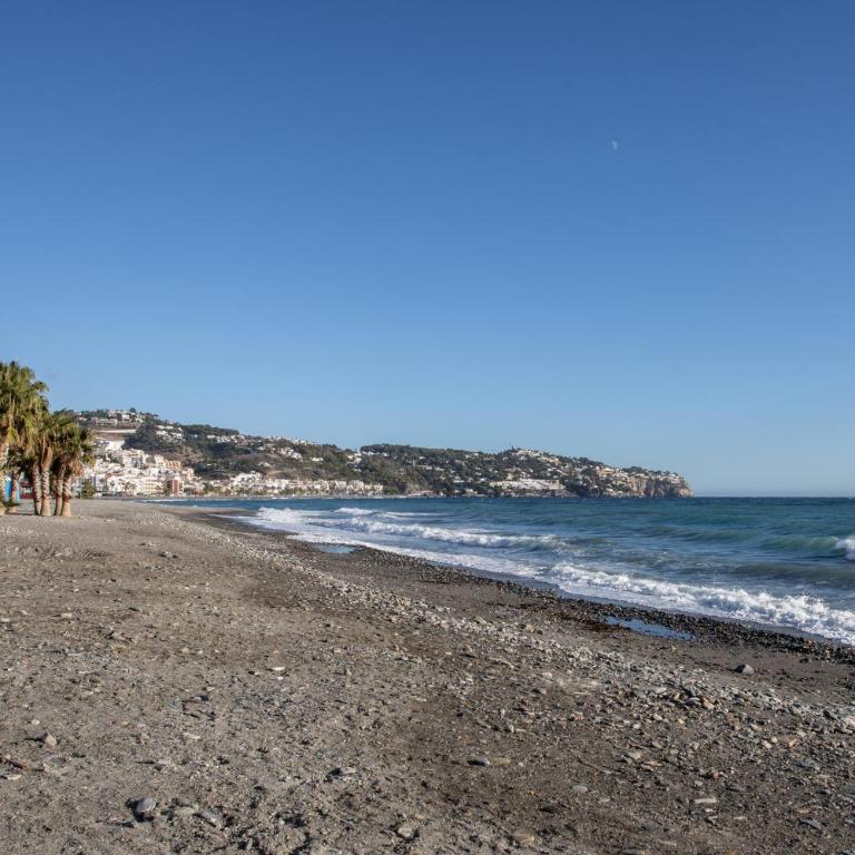 Apartamento en primera línea de playa con piscina - Two-Bedroom Apartment - 38