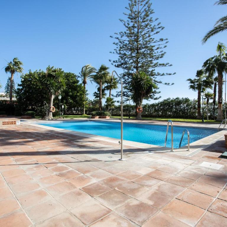 Apartamento en primera línea de playa con piscina - Two-Bedroom Apartment - 43