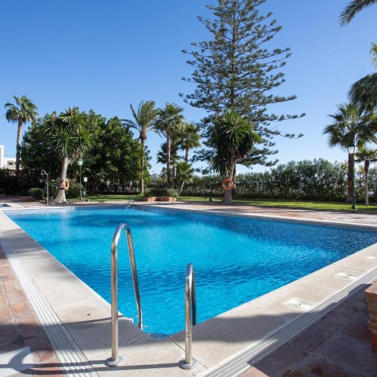 Apartamento en primera línea de playa con piscina - Two-Bedroom Apartment - 45