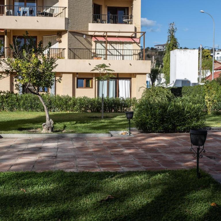 Apartamento en primera línea de playa con piscina - Two-Bedroom Apartment - 48