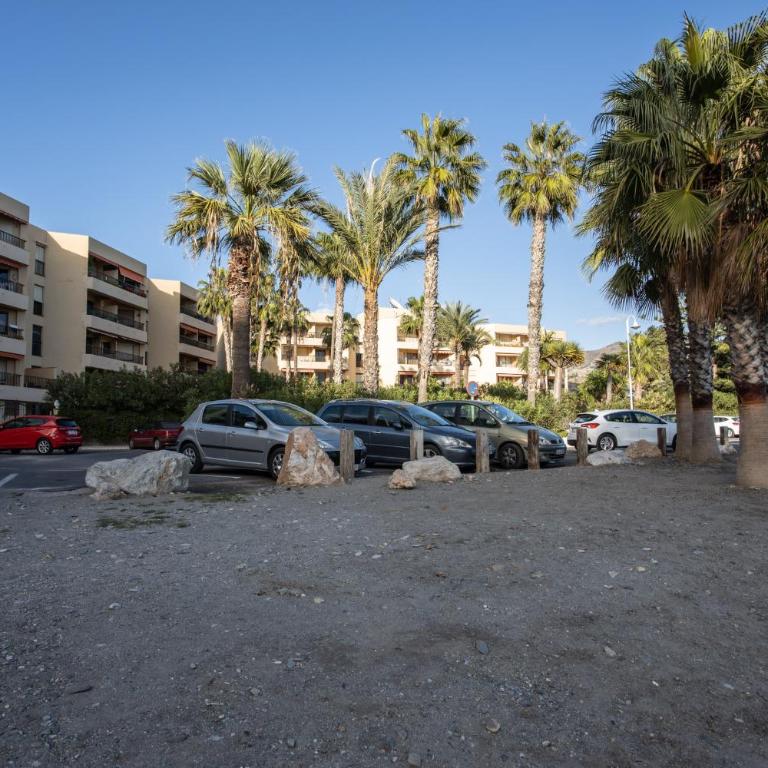 Apartamento en primera línea de playa con piscina - Two-Bedroom Apartment - 49