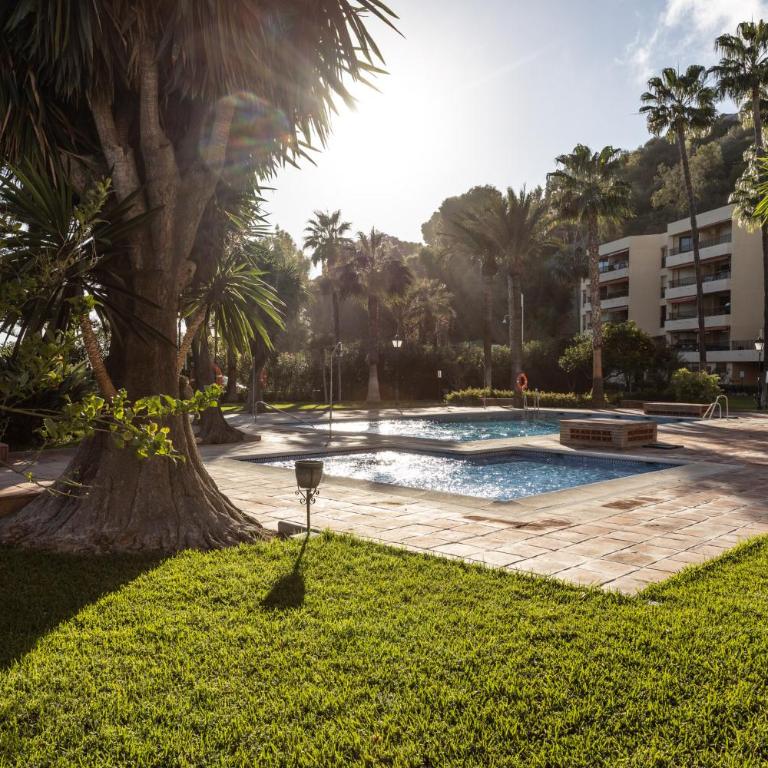 Apartamento en primera línea de playa con piscina - Two-Bedroom Apartment - 55