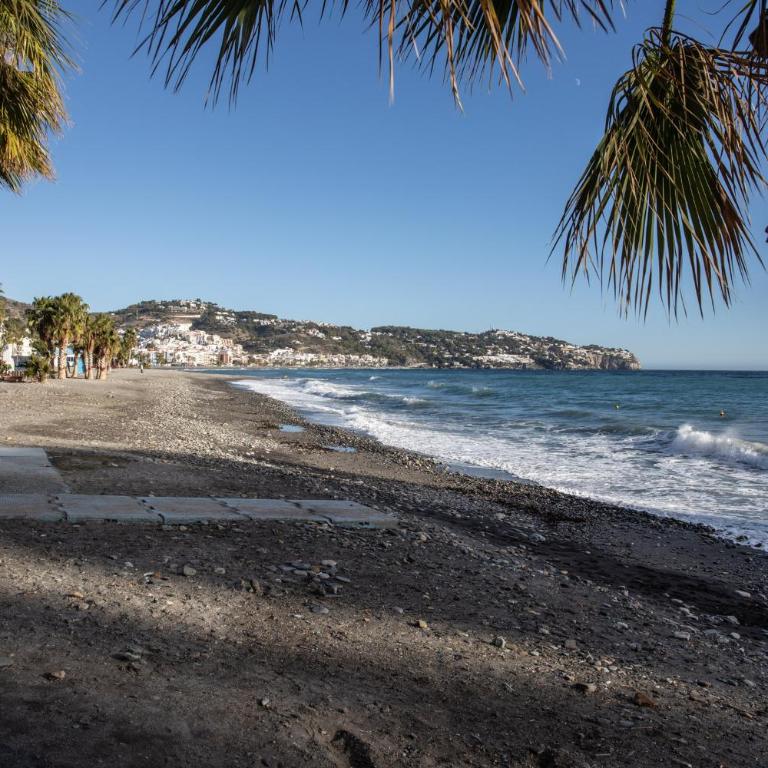 Apartamento en primera línea de playa con piscina - Two-Bedroom Apartment - 50