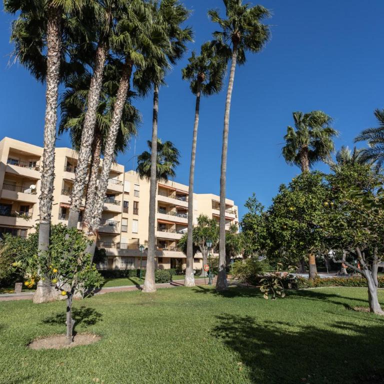 Apartamento en primera línea de playa con piscina - Two-Bedroom Apartment - 52