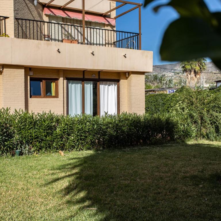 Apartamento en primera línea de playa con piscina - Two-Bedroom Apartment - 57