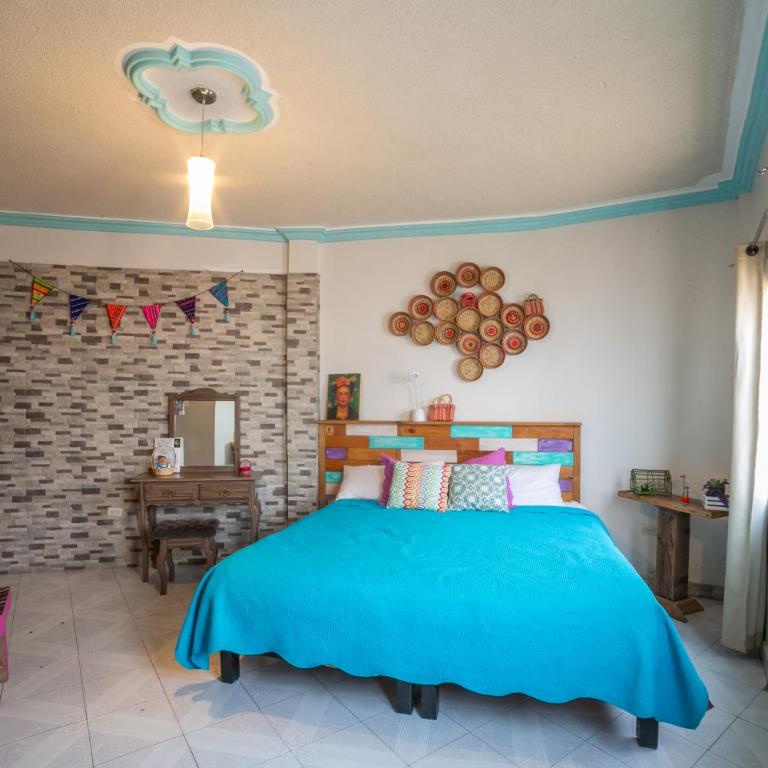 Casa El Ombligo de la Luna - King Room with Private Bathroom - 16
