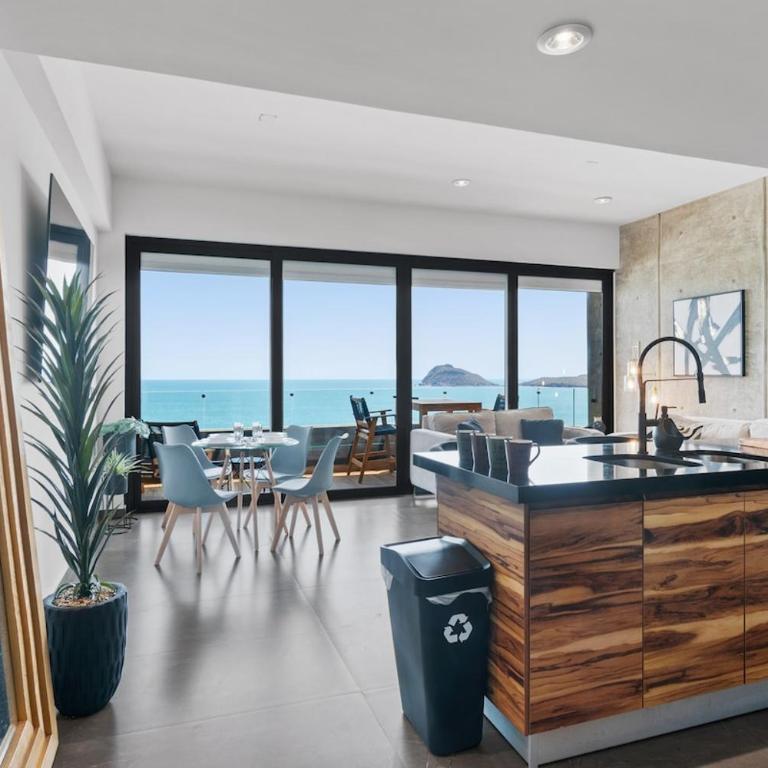 Spectacular Ocean View with Homeoffice Space - Two-Bedroom Apartment - 1