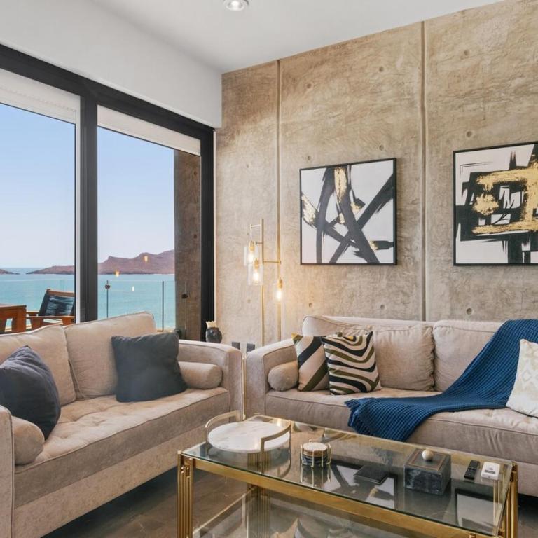 Spectacular Ocean View with Homeoffice Space - Two-Bedroom Apartment - 2