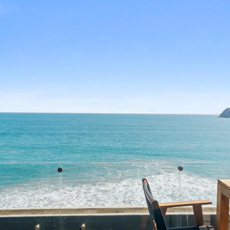 Spectacular Ocean View with Homeoffice Space - Two-Bedroom Apartment - 4