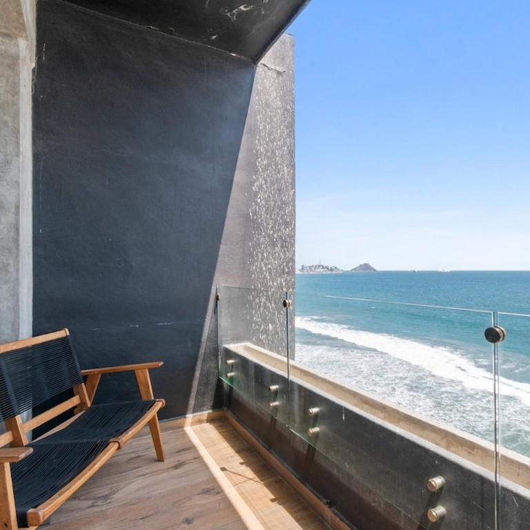 Spectacular Ocean View with Homeoffice Space - Two-Bedroom Apartment - 7