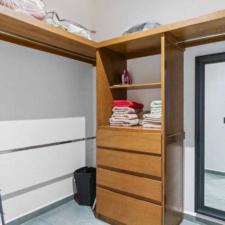 Spectacular Ocean View with Homeoffice Space - Two-Bedroom Apartment - 8