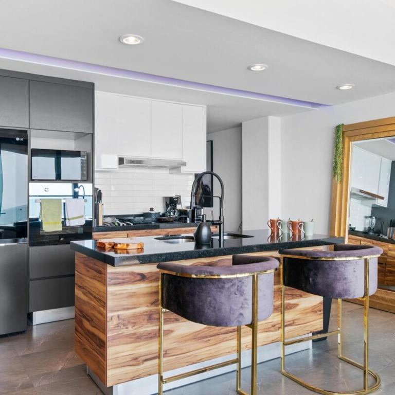Spectacular Ocean View with Homeoffice Space - Two-Bedroom Apartment - 26