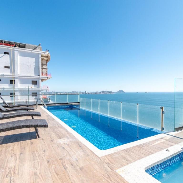 Spectacular Ocean View with Homeoffice Space - Two-Bedroom Apartment - 27
