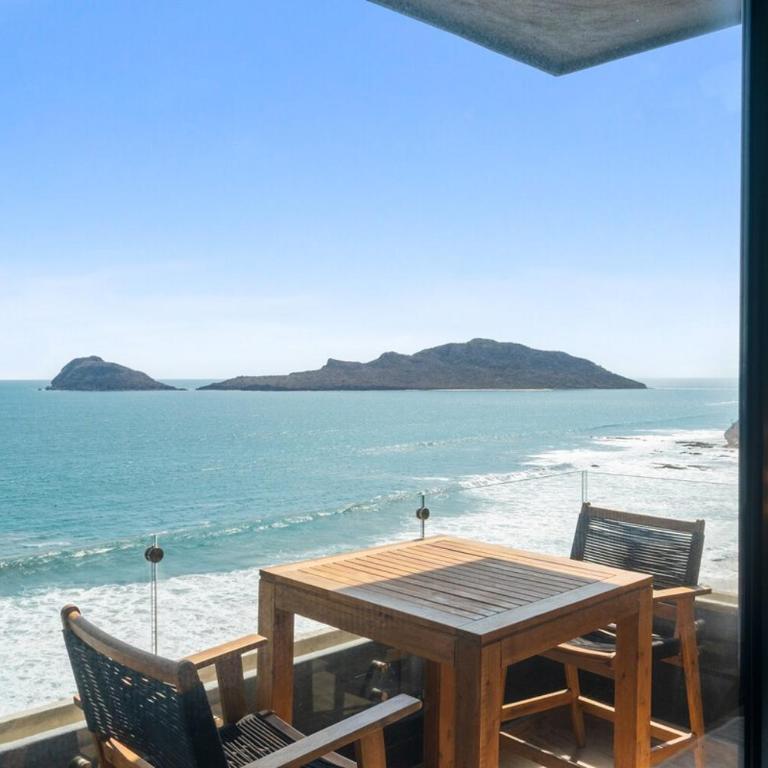 Spectacular Ocean View with Homeoffice Space - Two-Bedroom Apartment - 32