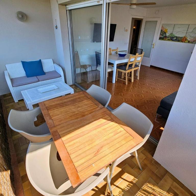Amplio y luminoso apartamento con terraza a 5 min del mar - Three-Bedroom Apartment with View - 6
