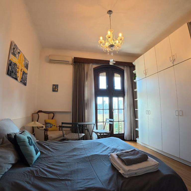 great view of Plaza de Independencia - One-Bedroom Apartment - 1