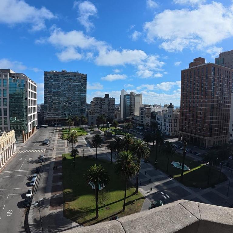great view of Plaza de Independencia - One-Bedroom Apartment - 7