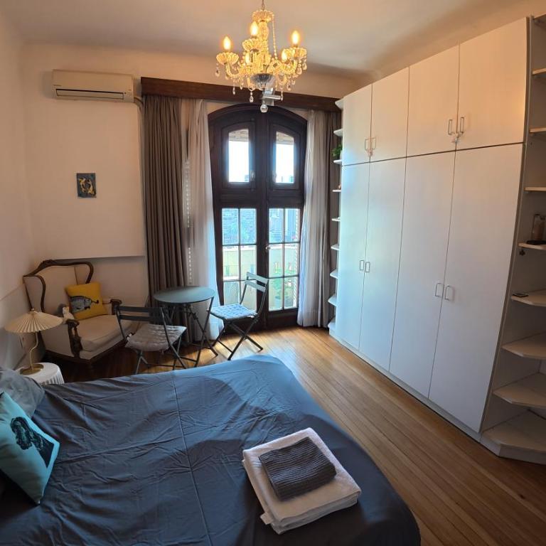 great view of Plaza de Independencia - One-Bedroom Apartment - 10