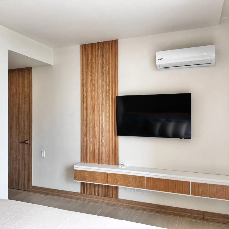Spectacular Beachfront Apartment - Two-Bedroom Apartment - 5